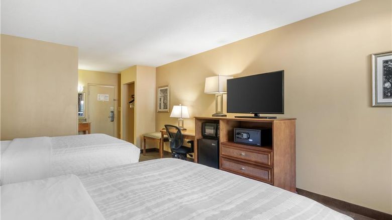 <b>Best Western Charleston Inn Room</b>. Images powered by <a href="https://iceportal.shijigroup.com/" title="IcePortal" target="_blank">IcePortal</a>.