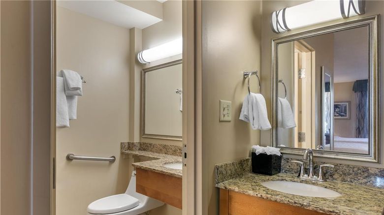 <b>Best Western Charleston Inn Room</b>. Images powered by <a href="https://iceportal.shijigroup.com/" title="IcePortal" target="_blank">IcePortal</a>.
