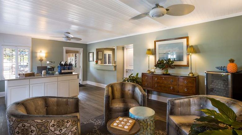 <b>Best Western Sea Island Inn Lobby</b>. Images powered by <a href="https://iceportal.shijigroup.com/" title="IcePortal" target="_blank">IcePortal</a>.