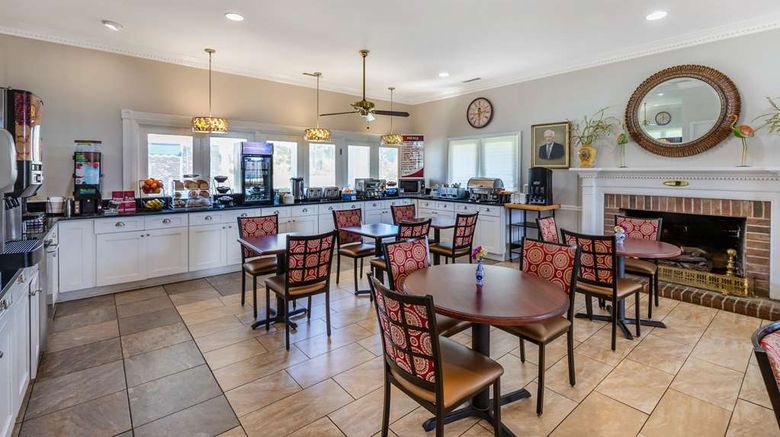 <b>Best Western Plus Santee Inn Restaurant</b>. Images powered by <a href="https://iceportal.shijigroup.com/" title="IcePortal" target="_blank">IcePortal</a>.