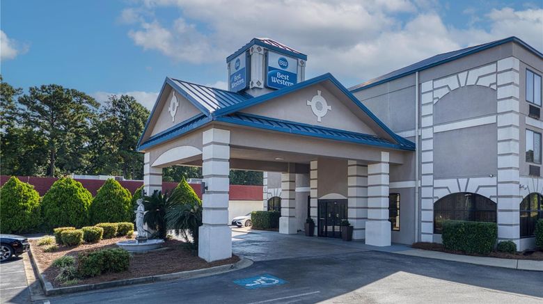 <b>Best Western Executive Inn & Suites Exterior</b>. Images powered by <a href="https://iceportal.shijigroup.com/" title="IcePortal" target="_blank">IcePortal</a>.