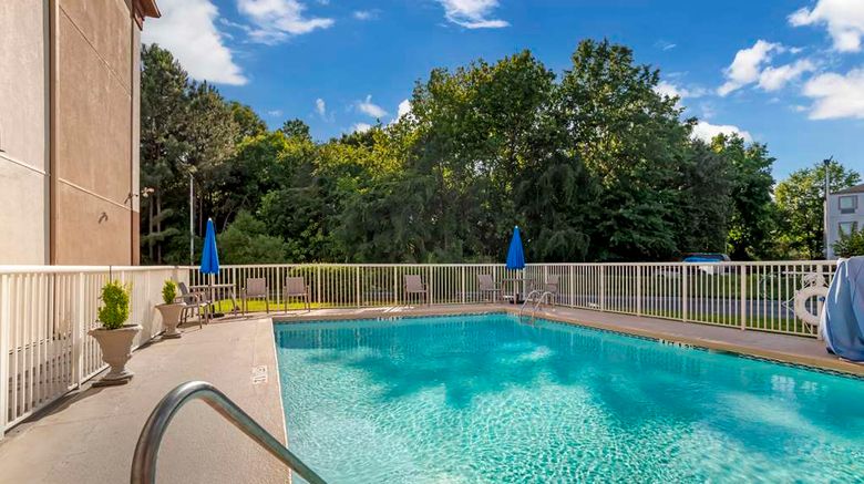<b>Best Western Carowinds Pool</b>. Images powered by <a href="https://iceportal.shijigroup.com/" title="IcePortal" target="_blank">IcePortal</a>.