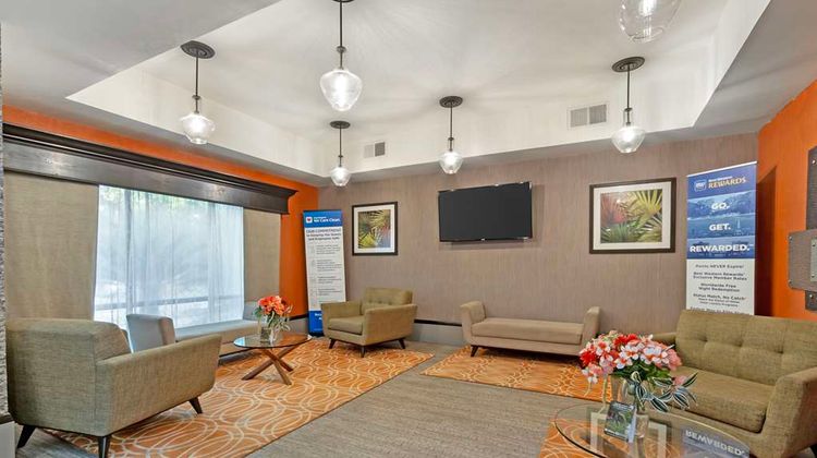 Best Western Magnolia Inn and Suites Lobby