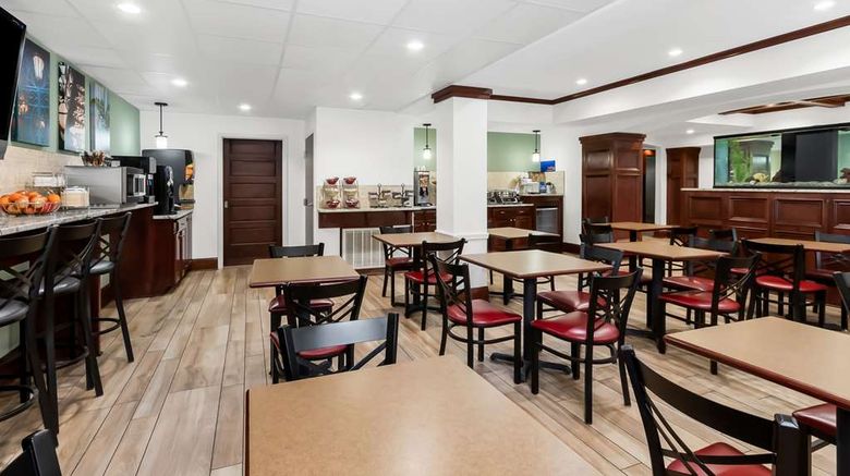 <b>Best Western Patriots Point Restaurant</b>. Images powered by <a href="https://iceportal.shijigroup.com/" title="IcePortal" target="_blank">IcePortal</a>.