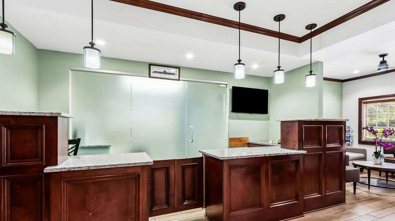 <b>Best Western Patriots Point Lobby</b>. Images powered by <a href="https://iceportal.shijigroup.com/" title="IcePortal" target="_blank">IcePortal</a>.