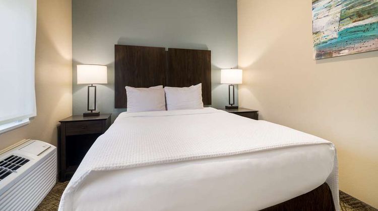 Best Western Golden Spike Inn & Suites Room