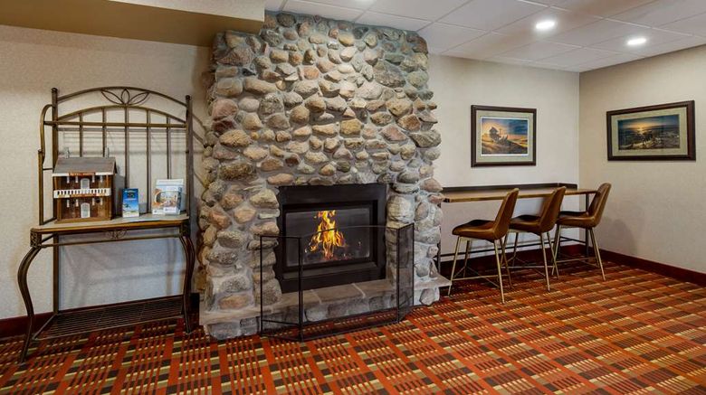 <b>Best Western Vermillion Inn Lobby</b>. Images powered by <a href="https://iceportal.shijigroup.com/" title="IcePortal" target="_blank">IcePortal</a>.