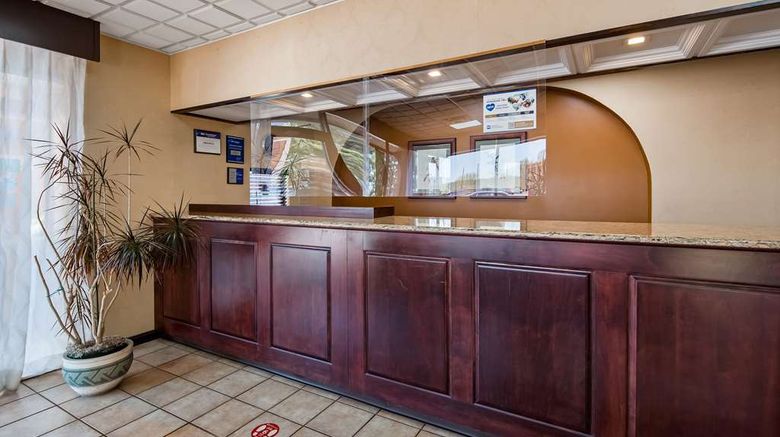 <b>Best Western Thunderbird Motel Lobby</b>. Images powered by <a href="https://iceportal.shijigroup.com/" title="IcePortal" target="_blank">IcePortal</a>.