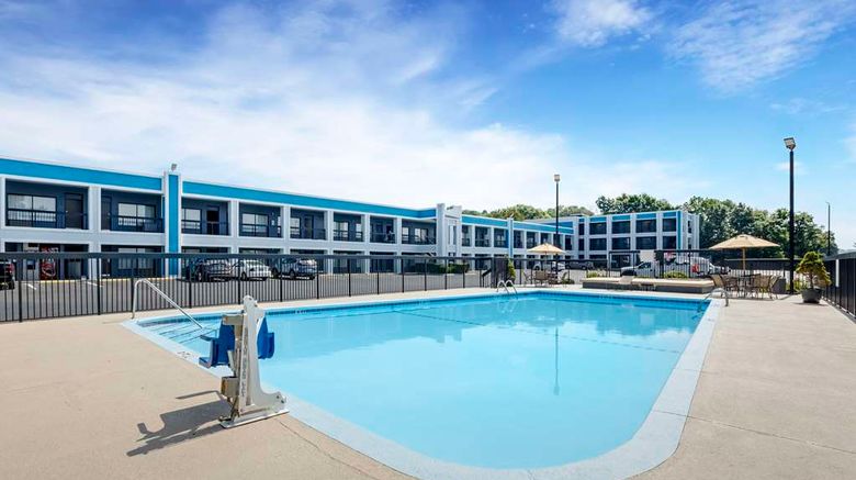 <b>Best Western Thunderbird Motel Pool</b>. Images powered by <a href="https://iceportal.shijigroup.com/" title="IcePortal" target="_blank">IcePortal</a>.