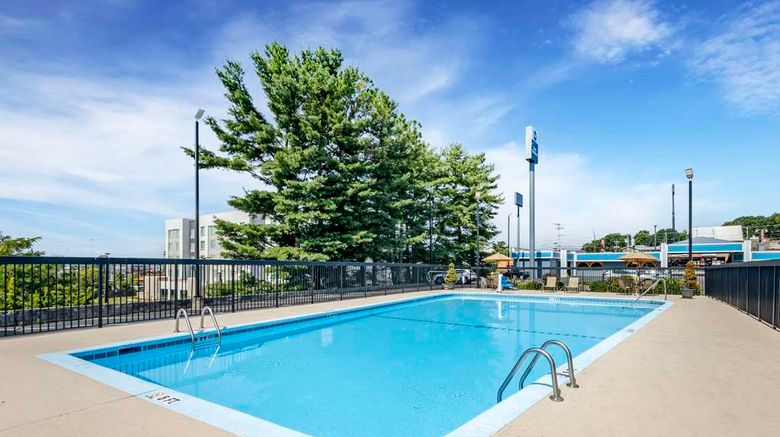 <b>Best Western Thunderbird Motel Pool</b>. Images powered by <a href="https://iceportal.shijigroup.com/" title="IcePortal" target="_blank">IcePortal</a>.