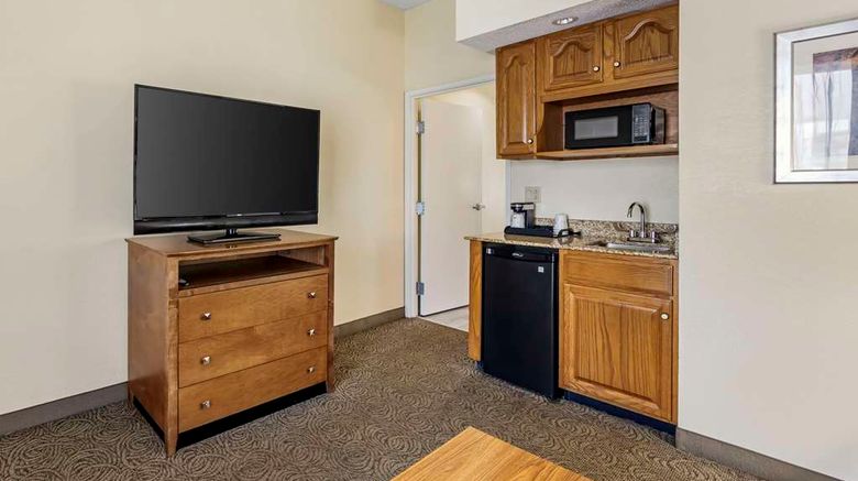 <b>Best Western Thunderbird Motel Suite</b>. Images powered by <a href="https://iceportal.shijigroup.com/" title="IcePortal" target="_blank">IcePortal</a>.
