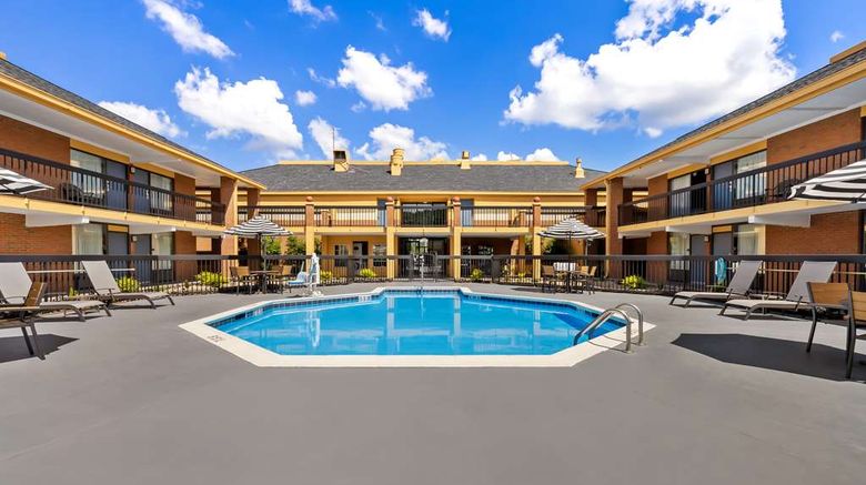 <b>Best Western Fayetteville Inn Pool</b>. Images powered by <a href="https://iceportal.shijigroup.com/" title="IcePortal" target="_blank">IcePortal</a>.