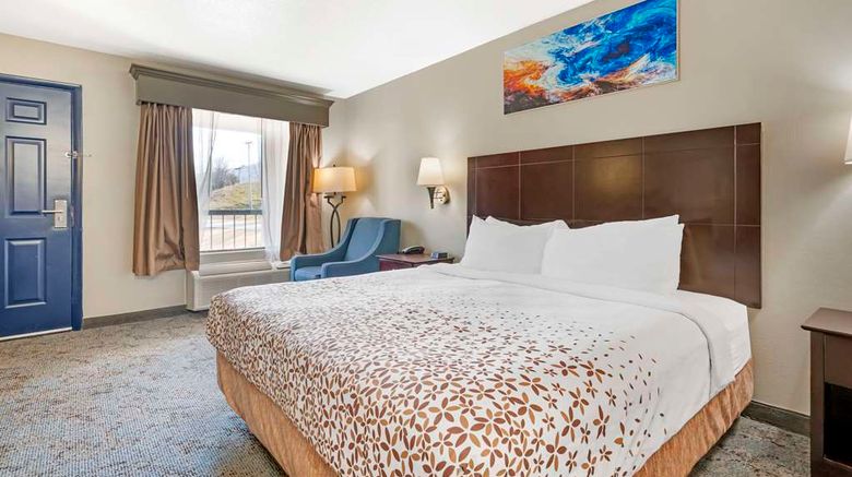 <b>Best Western Royal Inn Room</b>. Images powered by <a href="https://iceportal.shijigroup.com/" title="IcePortal" target="_blank">IcePortal</a>.