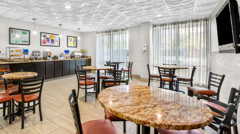 <b>Best Western Knoxville Suites Restaurant</b>. Images powered by <a href="https://iceportal.shijigroup.com/" title="IcePortal" target="_blank">IcePortal</a>.