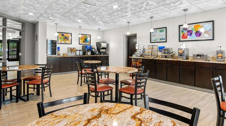 <b>Best Western Knoxville Suites Restaurant</b>. Images powered by <a href="https://iceportal.shijigroup.com/" title="IcePortal" target="_blank">IcePortal</a>.