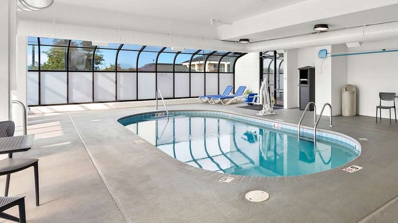 <b>Best Western Knoxville Suites Pool</b>. Images powered by <a href="https://iceportal.shijigroup.com/" title="IcePortal" target="_blank">IcePortal</a>.