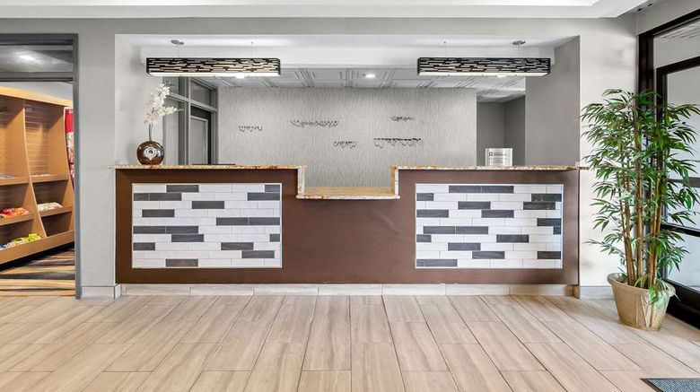 <b>Best Western Knoxville Suites Lobby</b>. Images powered by <a href="https://iceportal.shijigroup.com/" title="IcePortal" target="_blank">IcePortal</a>.