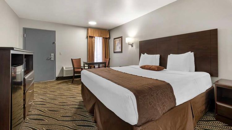 Best Western Red Carpet Inn Room