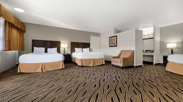 Best Western Red Carpet Inn Room
