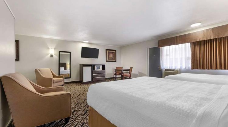 Best Western Red Carpet Inn Room