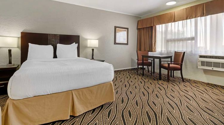 Best Western Red Carpet Inn Room
