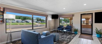 Best Western Palestine Inn Lobby