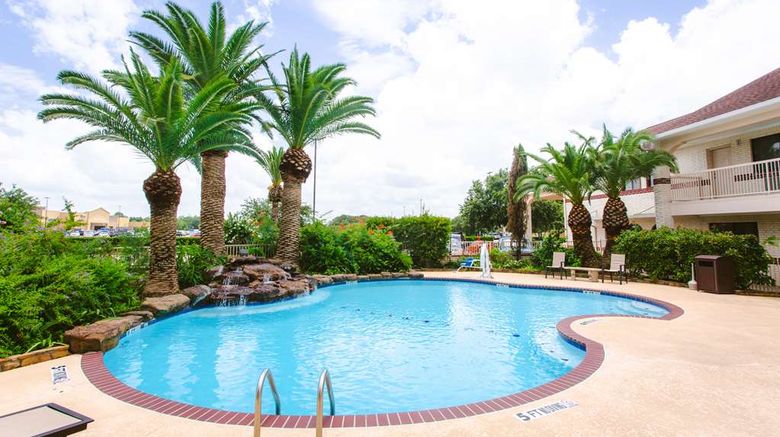 <b>Best Western Pearland Inn Pool</b>. Images powered by <a href="https://iceportal.shijigroup.com/" title="IcePortal" target="_blank">IcePortal</a>.