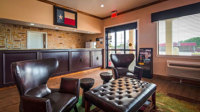 <b>SureStay Hotel Floresville Lobby</b>. Images powered by <a href="https://iceportal.shijigroup.com/" title="IcePortal" target="_blank">IcePortal</a>.