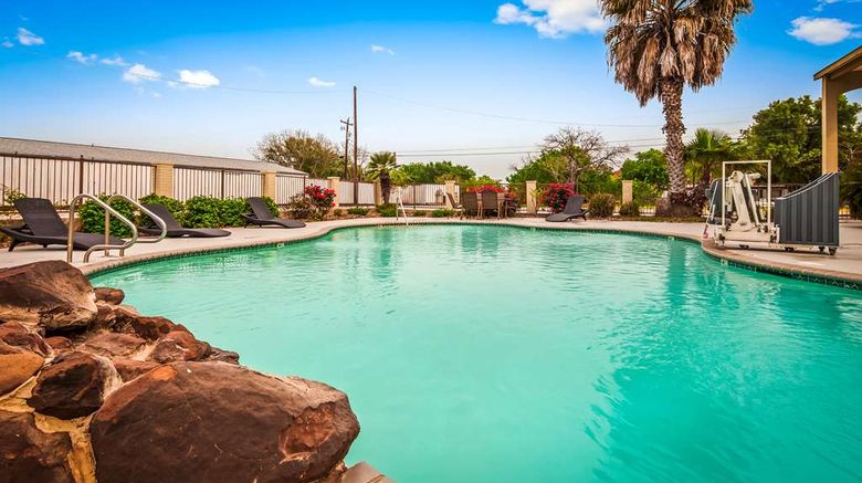 <b>SureStay Hotel Floresville Pool</b>. Images powered by <a href="https://iceportal.shijigroup.com/" title="IcePortal" target="_blank">IcePortal</a>.