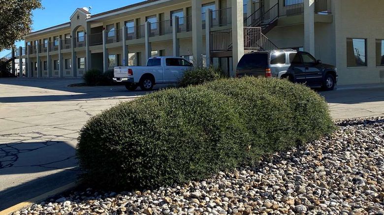 SureStay Hotel Floresville Exterior. Images powered by <a href="https://iceportal.shijigroup.com" target="_blank" rel="noopener">Ice Portal</a>.