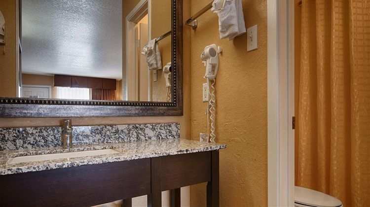 SureStay Hotel Floresville Room