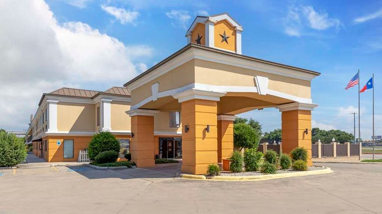 <b>Best Western Inn & Suites Exterior</b>. Images powered by <a href="https://iceportal.shijigroup.com/" title="IcePortal" target="_blank">IcePortal</a>.