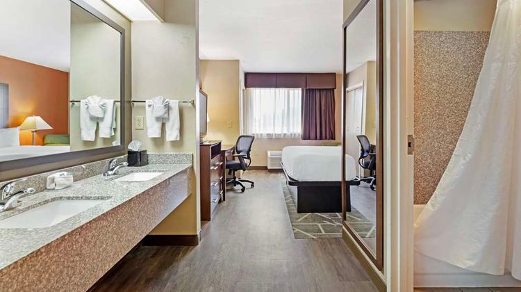 Best Western Inn & Suites Suite