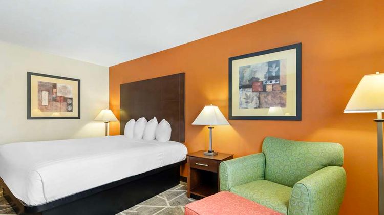 Best Western Inn & Suites Room