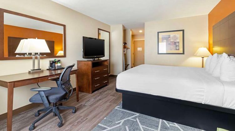 Best Western Inn & Suites Room