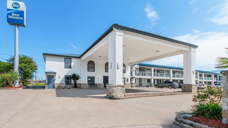 <b>Best Western George West Executive Inn Exterior</b>. Images powered by <a href="https://iceportal.shijigroup.com/" title="IcePortal" target="_blank">IcePortal</a>.