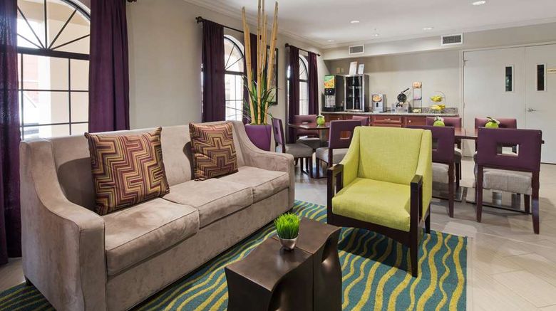 <b>SureStay Hotel by Best Western Deer Park Lobby</b>. Images powered by <a href="https://iceportal.shijigroup.com/" title="IcePortal" target="_blank">IcePortal</a>.