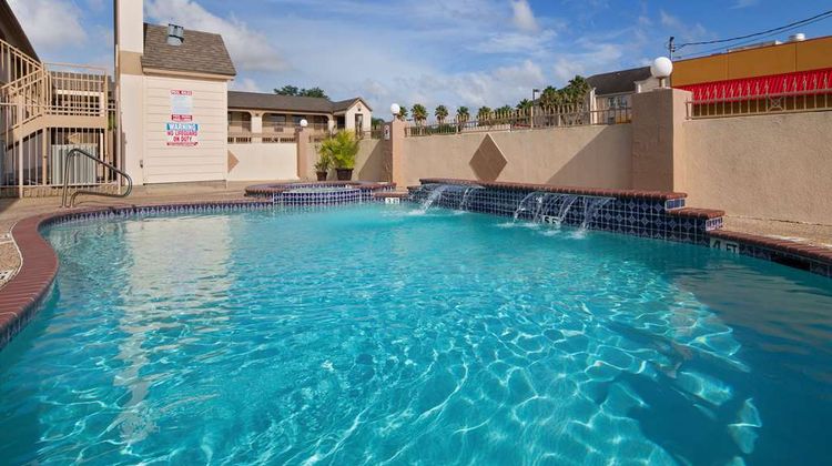 SureStay Hotel by Best Western Deer Park Pool