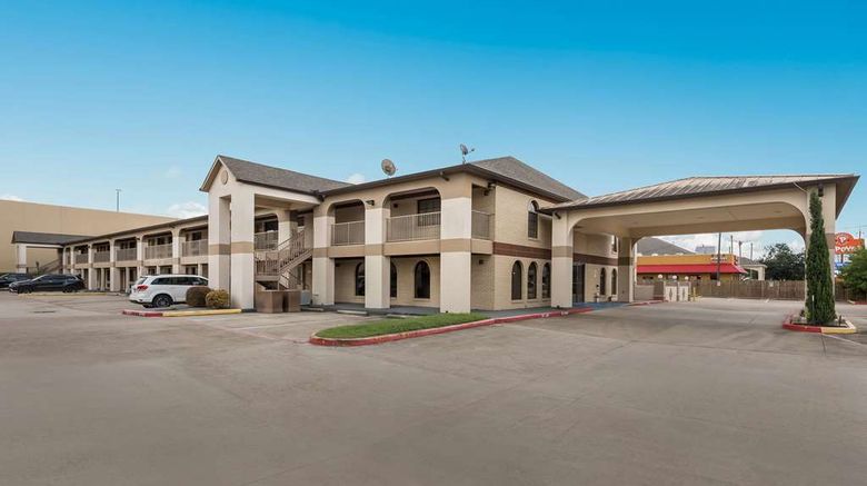 <b>SureStay Hotel by Best Western Deer Park Exterior</b>. Images powered by <a href="https://iceportal.shijigroup.com/" title="IcePortal" target="_blank">IcePortal</a>.