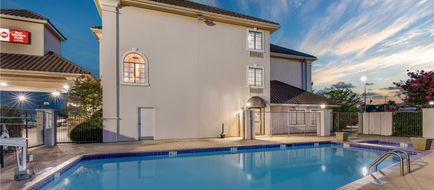 Best Western Plus Southpark Inn & Suites Exterior