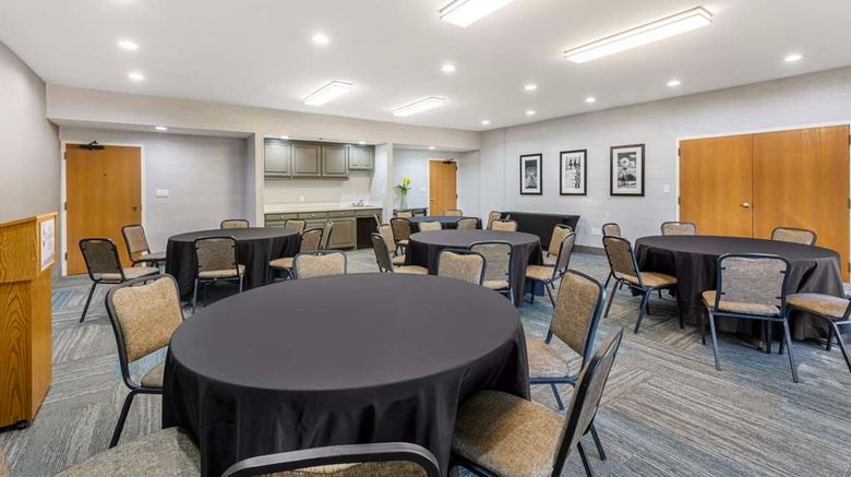 <b>Best Western Plus Lewisville/Coppell Meeting</b>. Images powered by <a href="https://iceportal.shijigroup.com/" title="IcePortal" target="_blank">IcePortal</a>.