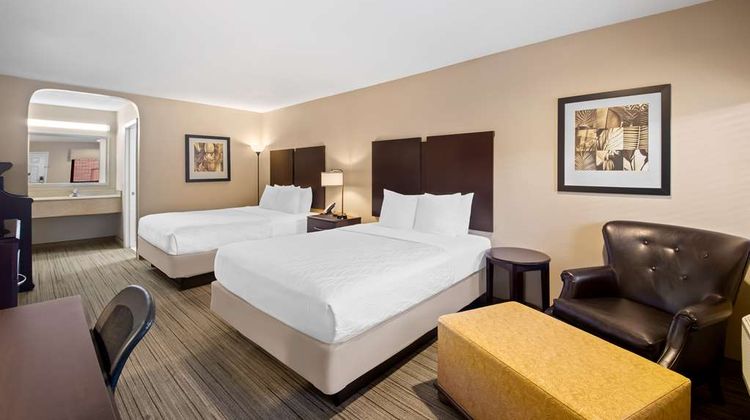 Best Western Cedar Inn Room