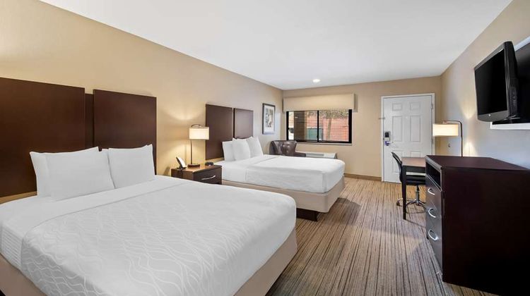 Best Western Cedar Inn Room