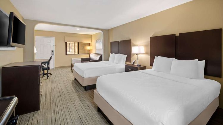 Best Western Cedar Inn Room