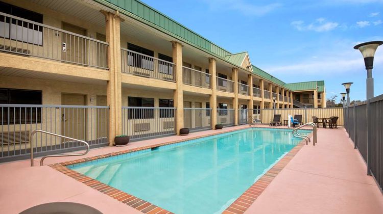 Best Western Cedar Inn Pool