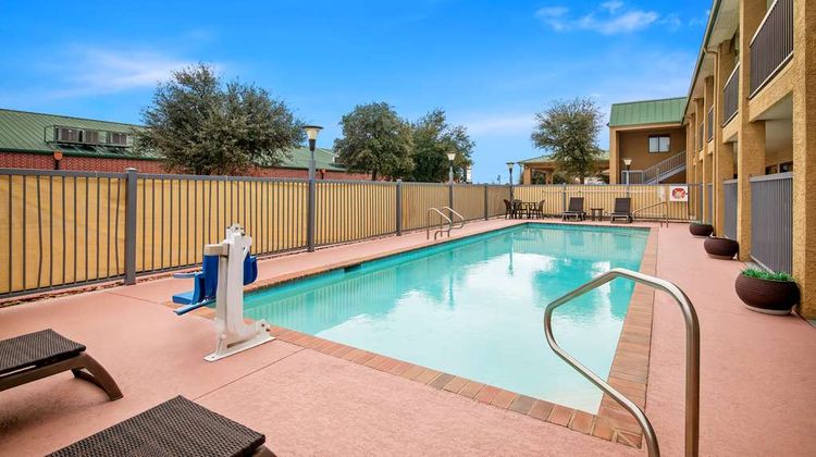 Best Western Cedar Inn Pool