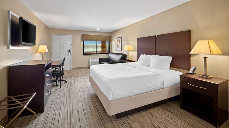 Best Western Cedar Inn Room
