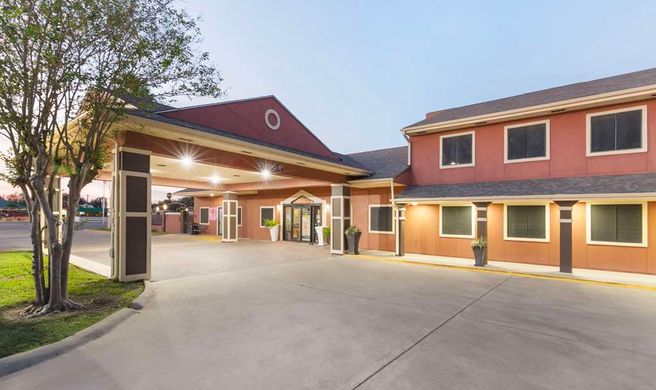 Best Western Plus Edinburg Inn & Suites Exterior