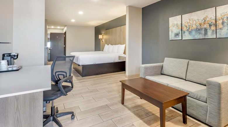 <b>Best Western Plus Edinburg Inn & Suites Suite</b>. Images powered by <a href="https://iceportal.shijigroup.com/" title="IcePortal" target="_blank">IcePortal</a>.