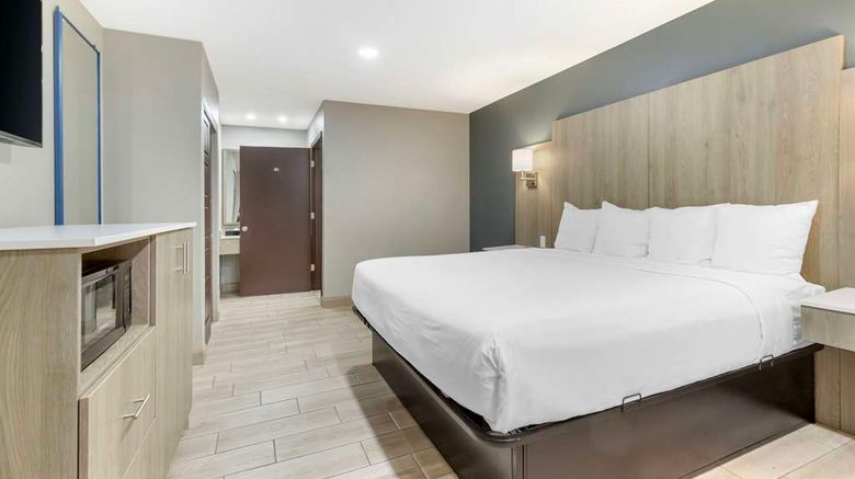 <b>Best Western Plus Edinburg Inn & Suites Suite</b>. Images powered by <a href="https://iceportal.shijigroup.com/" title="IcePortal" target="_blank">IcePortal</a>.